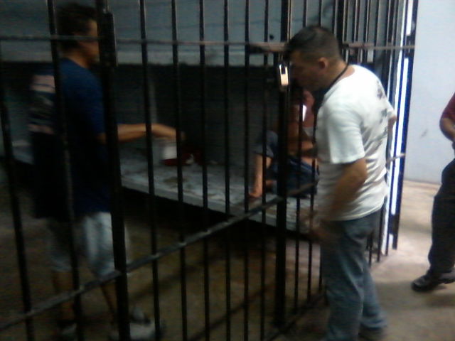 LLEVANDO LA PALABRA DE DIOS A LA PRISION